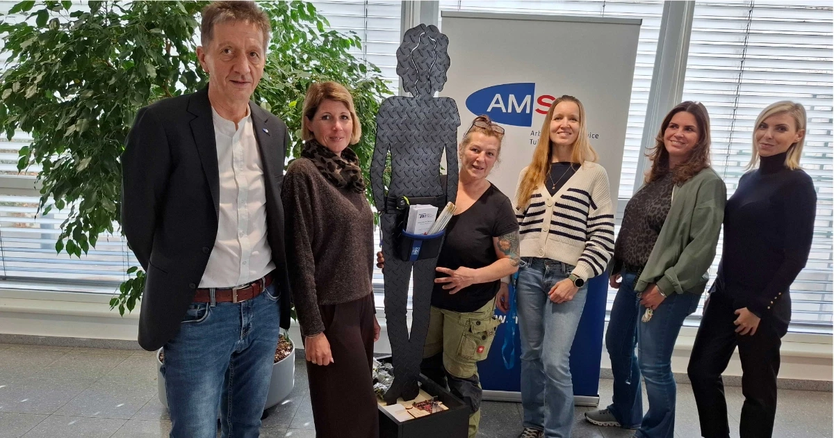 Metallfrauen als Werbebotschafterinnen